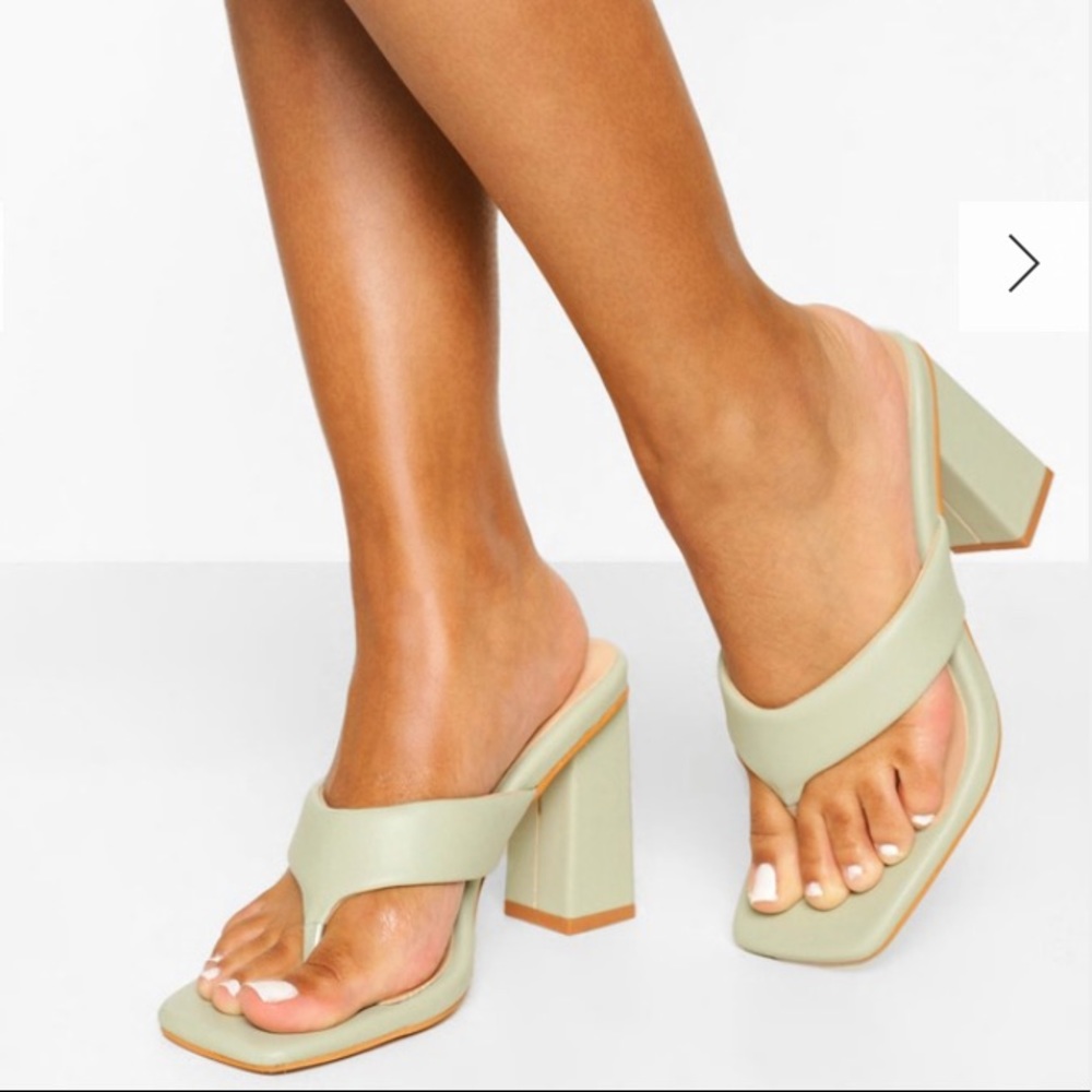 Boohoo Block Heel Thong Sandal Sage 39 8 NWOT